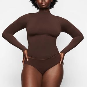 Skims Turtleneck Top
